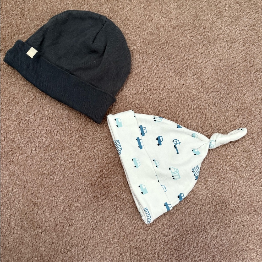 Cozy Black and Cream Car Print Beanie Set